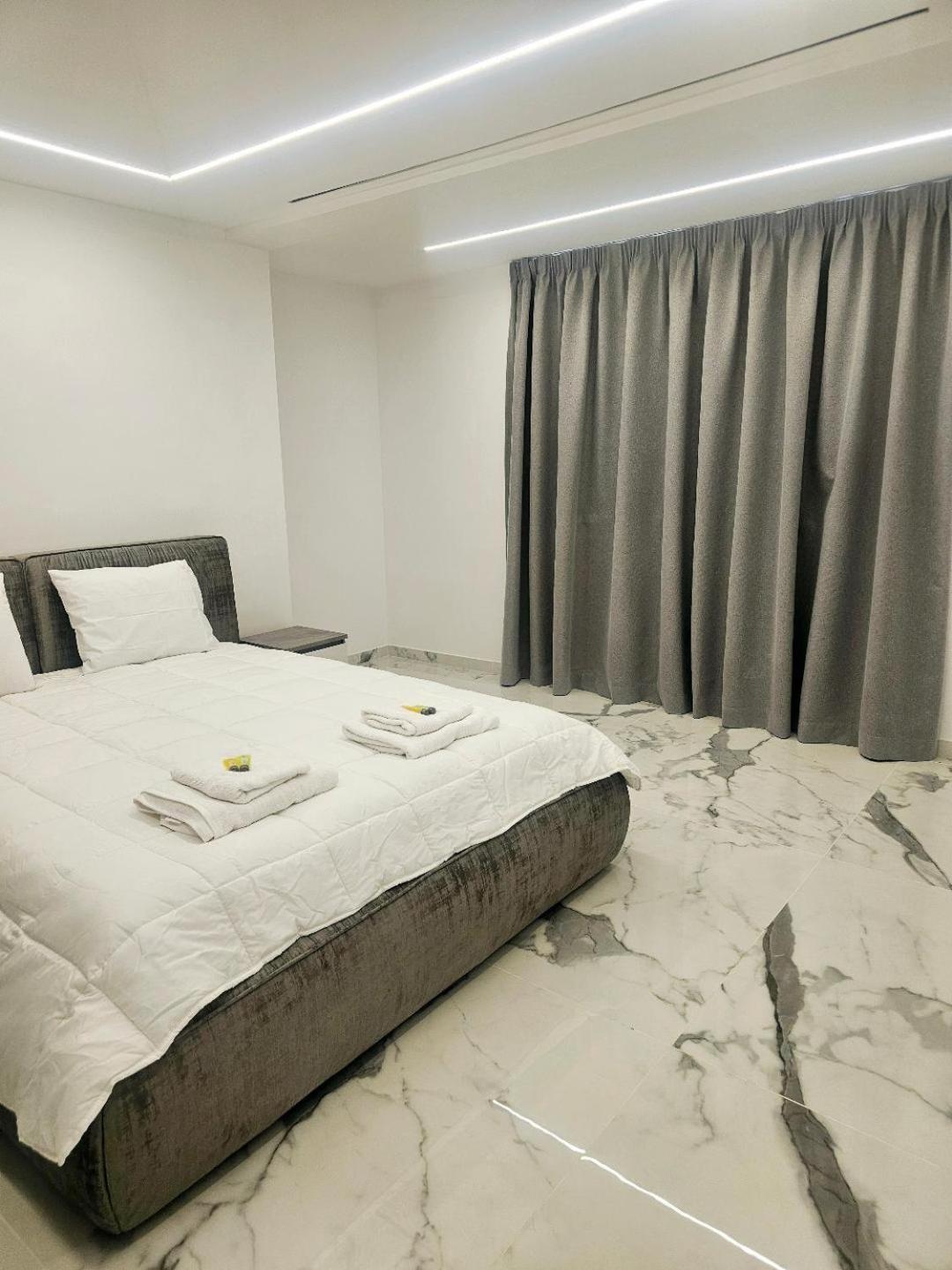 Deluxe Apartment Paphos Ngoại thất bức ảnh