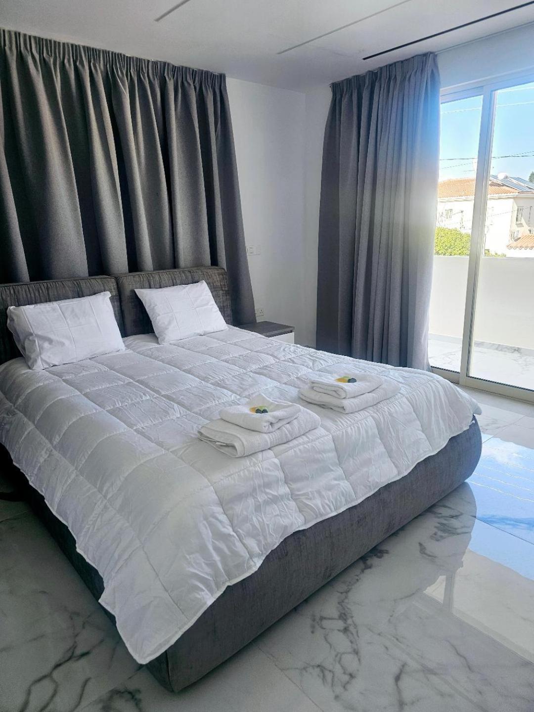 Deluxe Apartment Paphos Ngoại thất bức ảnh