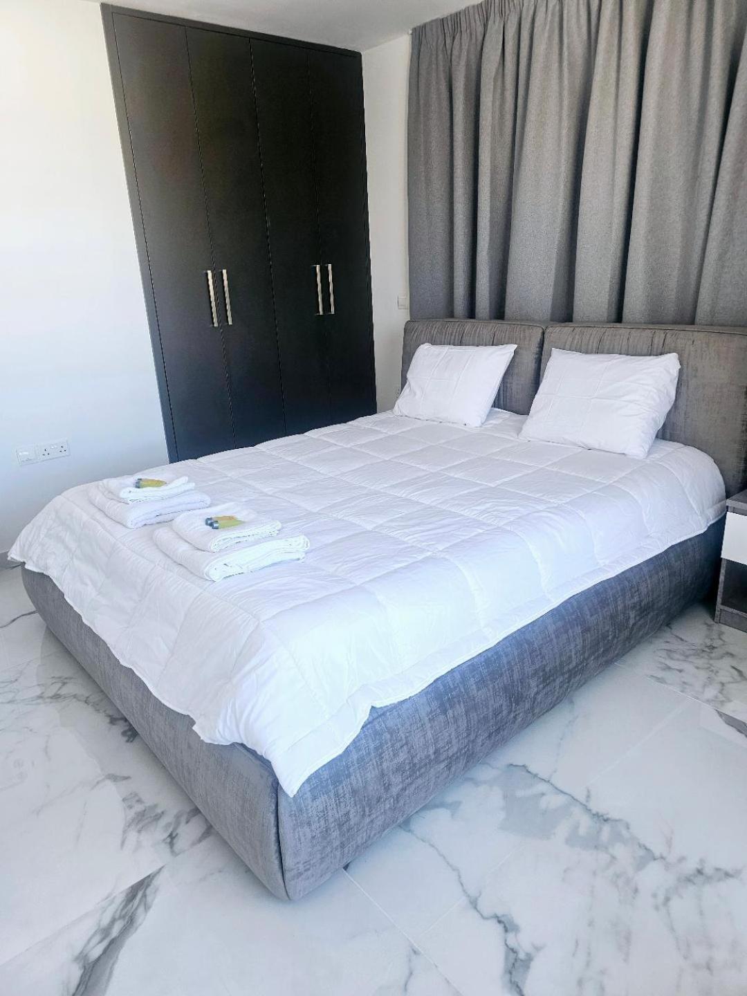 Deluxe Apartment Paphos Ngoại thất bức ảnh