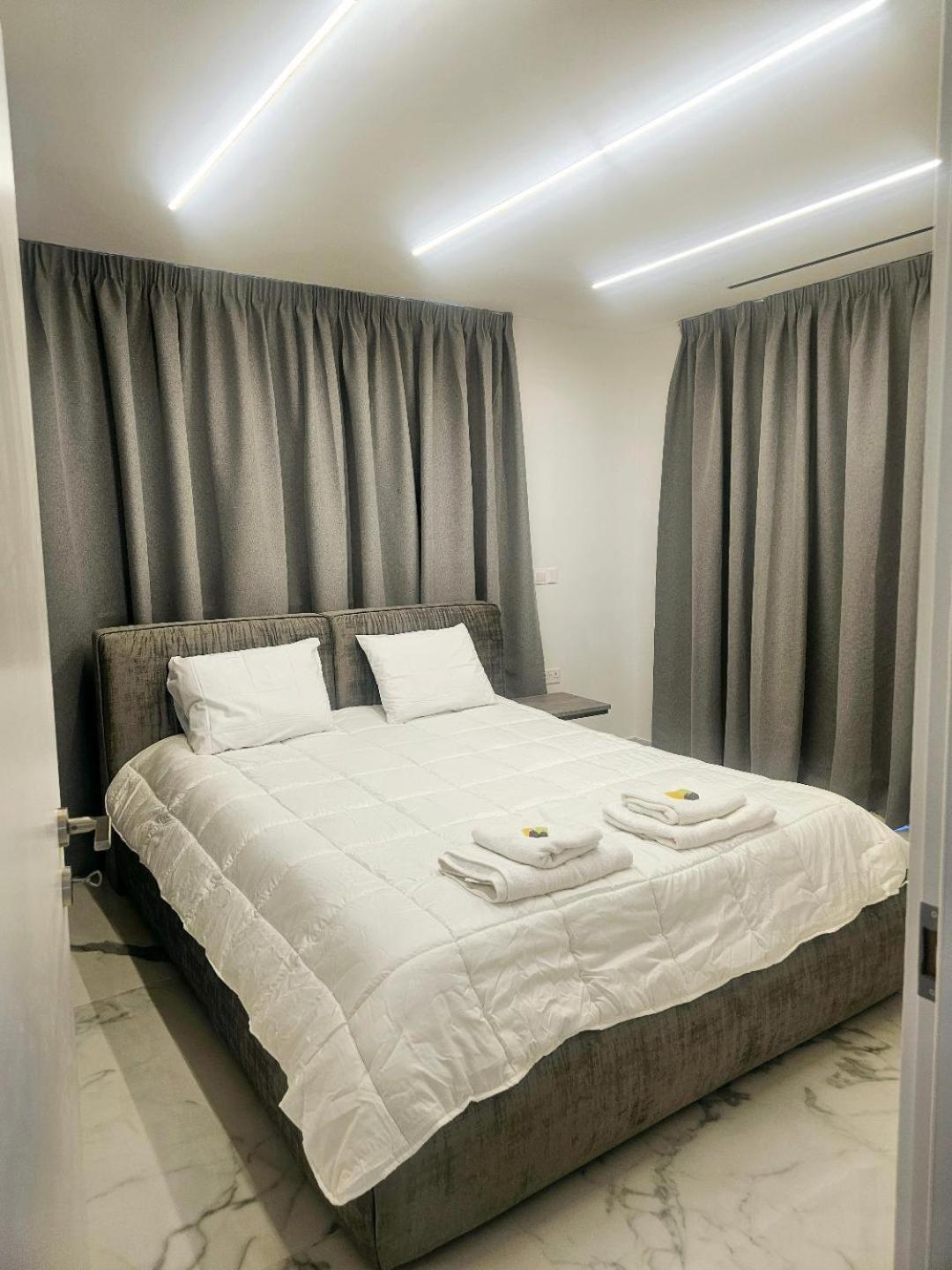 Deluxe Apartment Paphos Ngoại thất bức ảnh