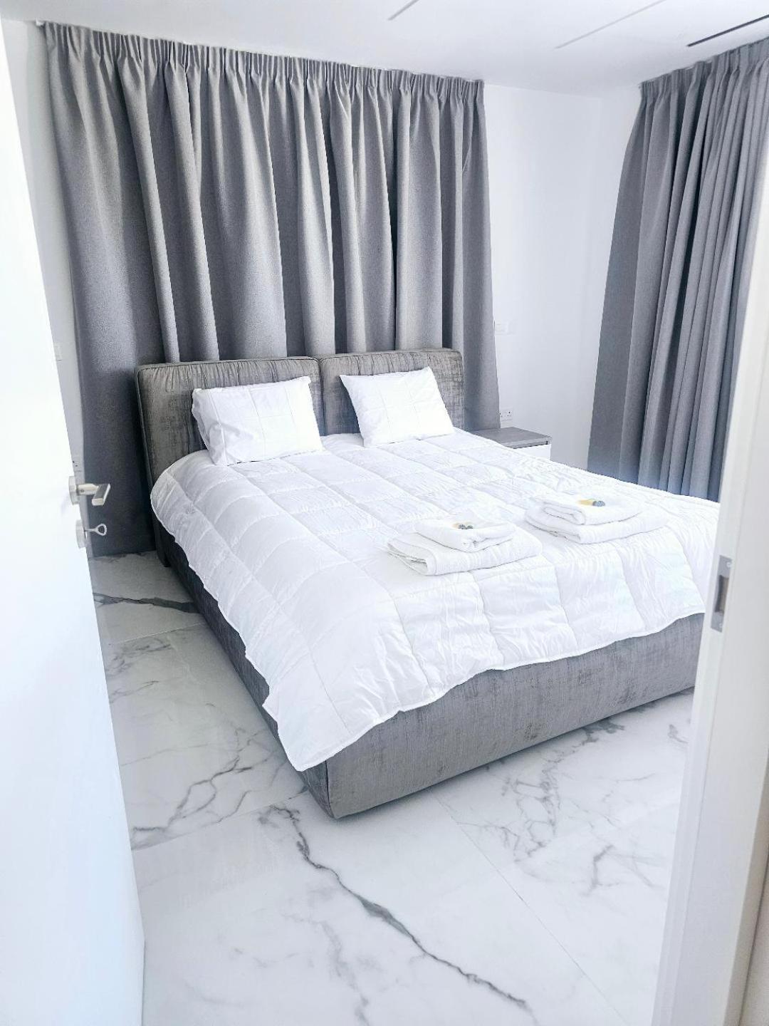 Deluxe Apartment Paphos Ngoại thất bức ảnh