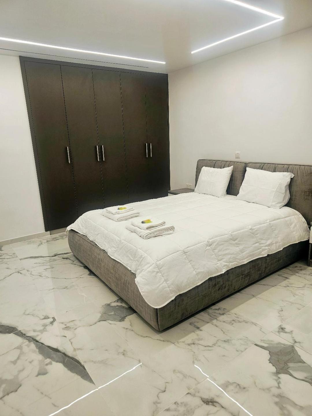 Deluxe Apartment Paphos Ngoại thất bức ảnh