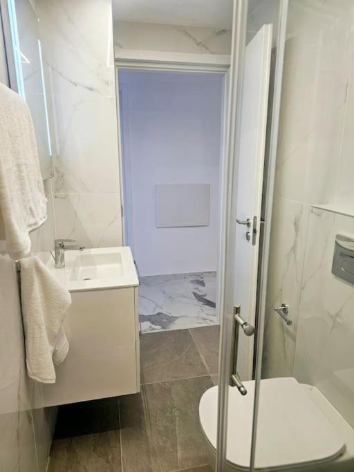 Deluxe Apartment Paphos Ngoại thất bức ảnh