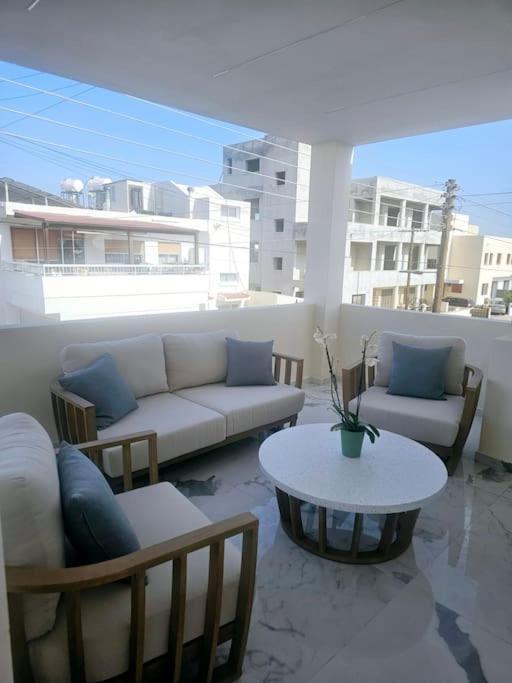 Deluxe Apartment Paphos Ngoại thất bức ảnh