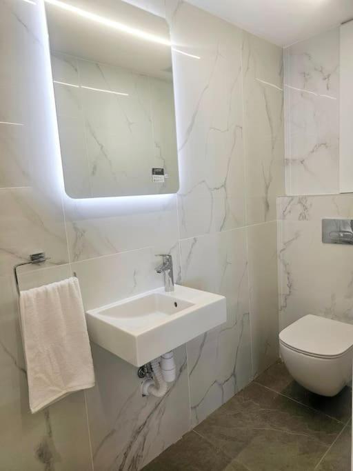 Deluxe Apartment Paphos Ngoại thất bức ảnh