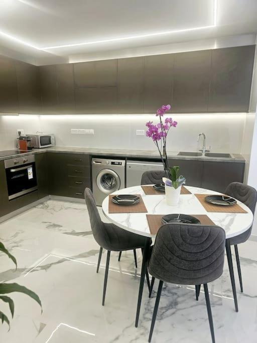 Deluxe Apartment Paphos Ngoại thất bức ảnh