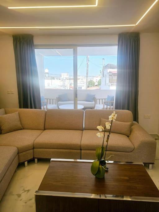 Deluxe Apartment Paphos Ngoại thất bức ảnh