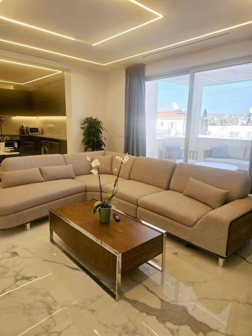 Deluxe Apartment Paphos Ngoại thất bức ảnh