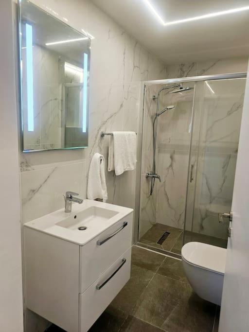 Deluxe Apartment Paphos Ngoại thất bức ảnh