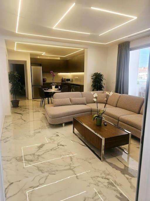 Deluxe Apartment Paphos Ngoại thất bức ảnh